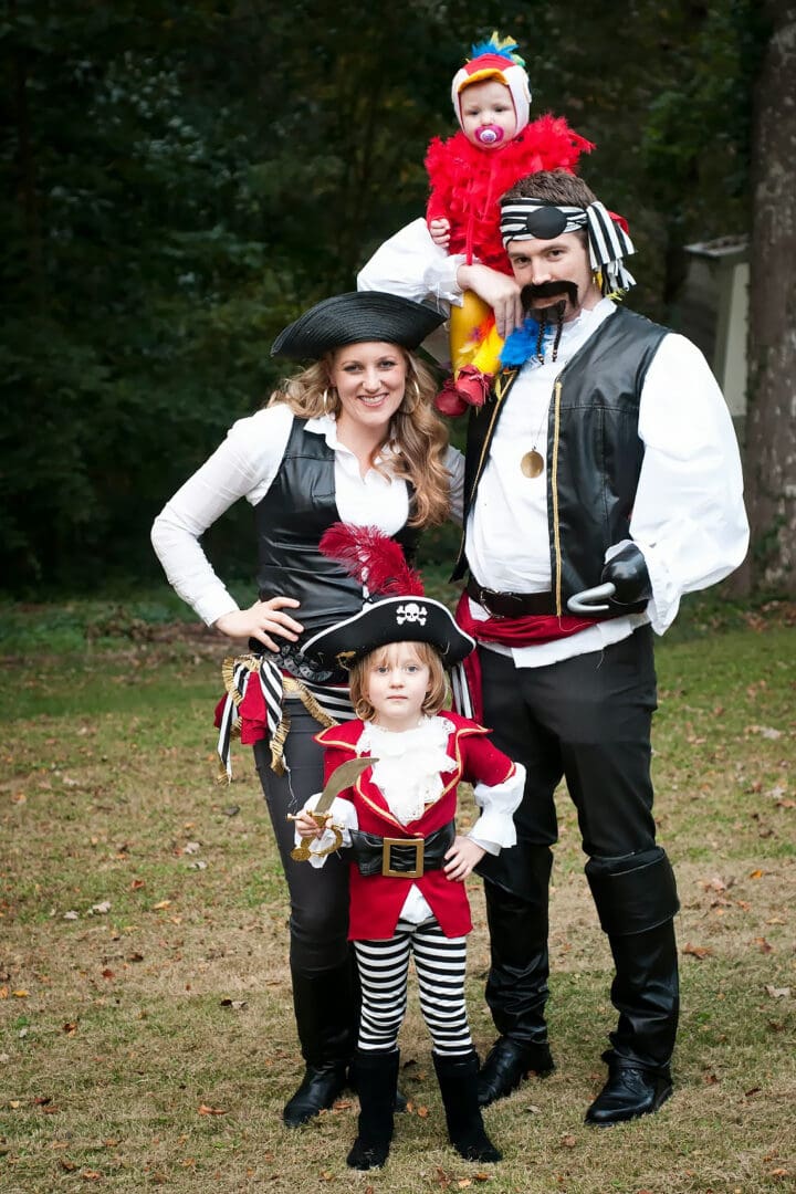 Best Halloween Costumes for Family and Kids, Pirate family theme costume with parrot baby costume, Best Homemade Costumes || Darling Darleen