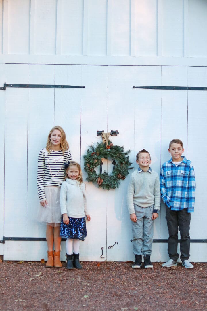 10 Tips for Styling Family Pictures || Darling Darleen #darlingdarleen