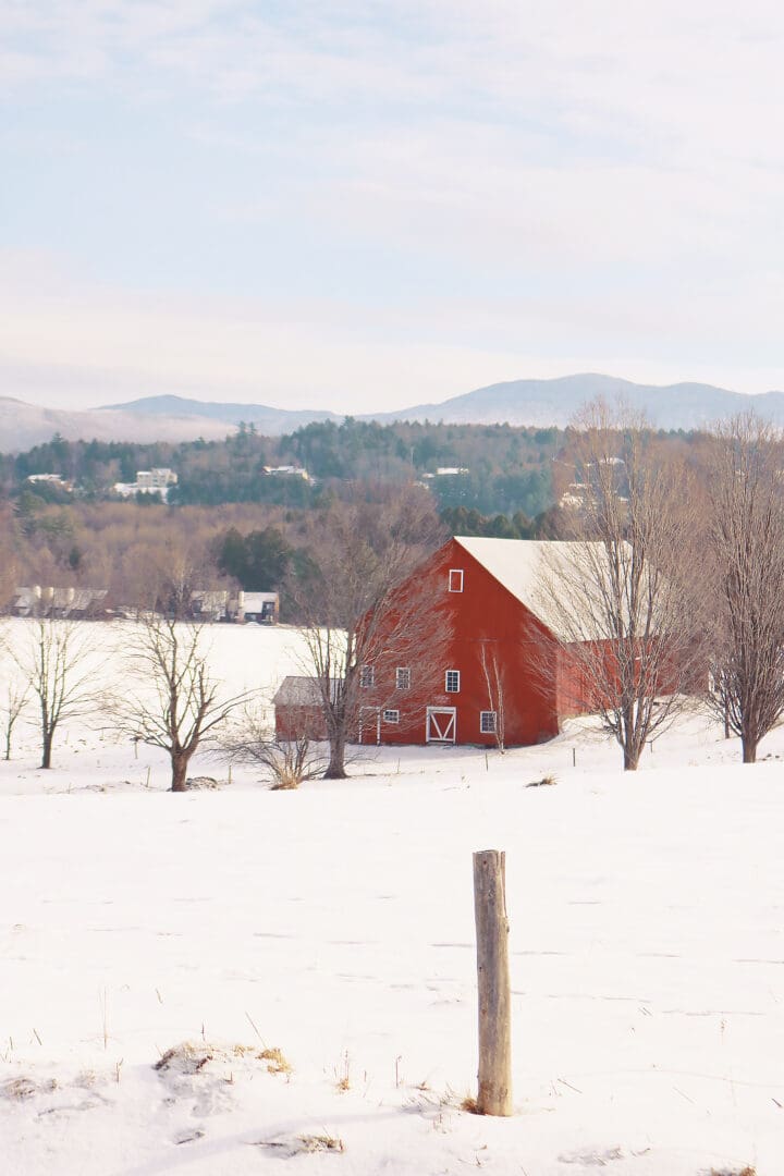 Our Favorite Vermont Ski Resorts that has the best Skiing and snow in the Northeast for avid skiers or snowboarders looking for an adventure. || Darling Darleen Top CT Lifestyle Blogger