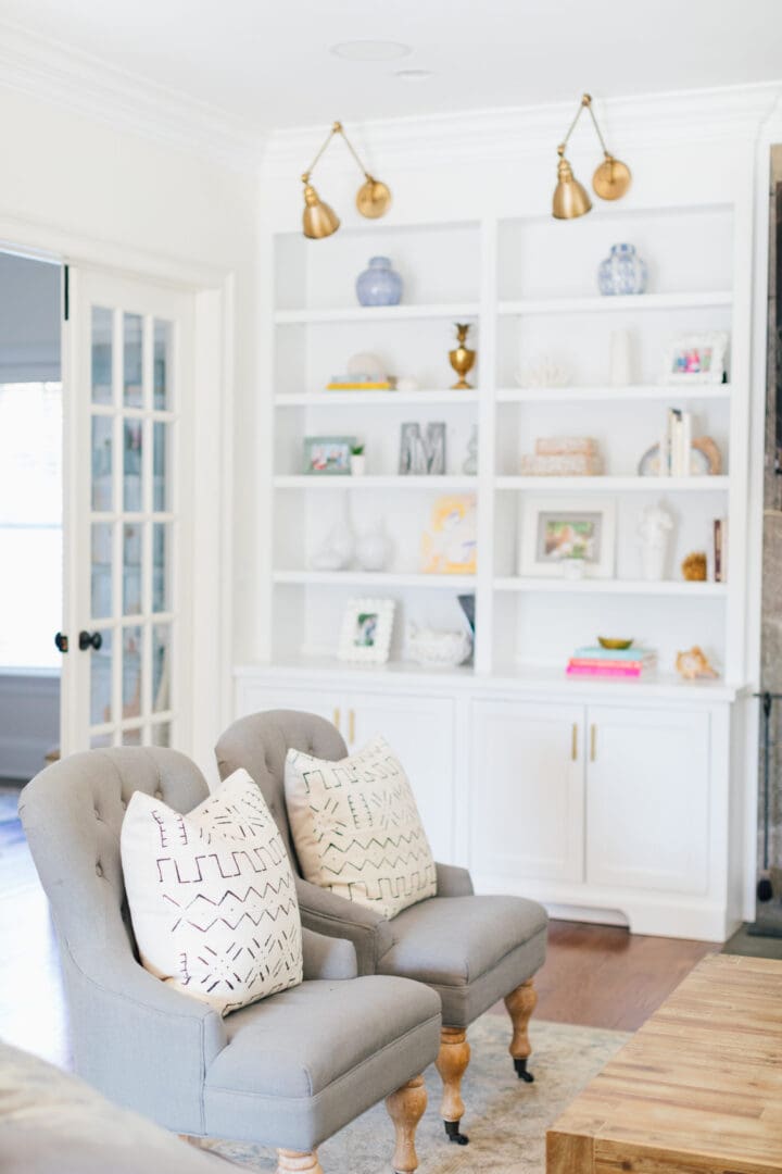 Tips for getting your home ready to sell during the spring market. Also print out our checklist for prepping your home this spring. || Darling Darleen Top Lifestyle CT Blogger