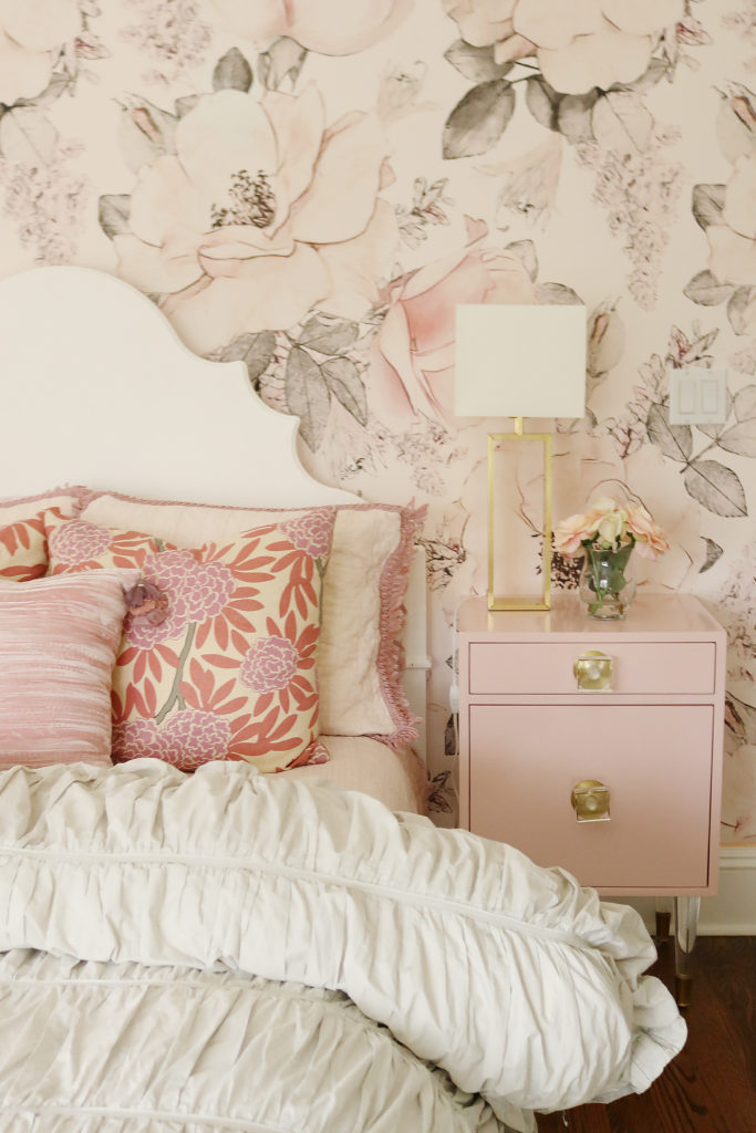 Splurge vs. save home series! This one is focused on pink and neutral home trends with a little glam traditional and contemporary styles. || Darling Darleen Top New England Lifestyle Blogger #darlingdarleen #darleenmeier