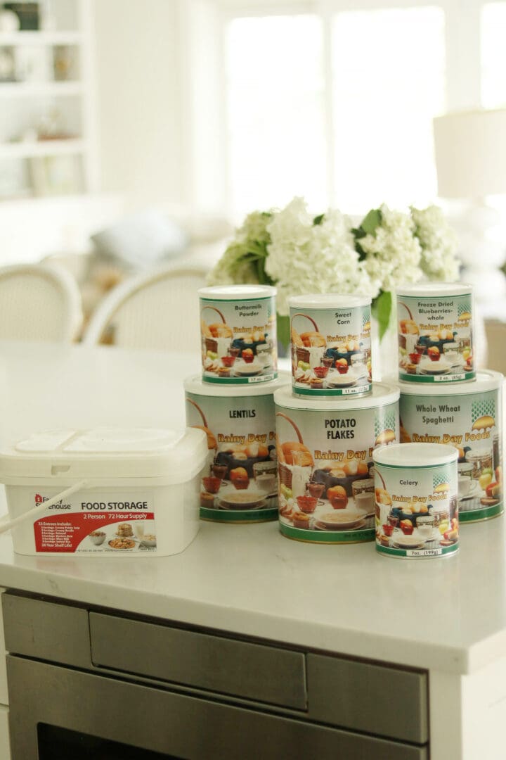 An easy guide to food storage with a free food storage guide to helping you start you own food storage and being prepared for you and your family || Darling Darleen Top CT Lifestyle Blogger #foodstorage