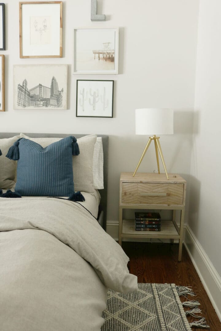 Sharing the reveal of our modern teen boy bedroom that is the perfect transition to a guest bedroom with its subtle colors and simple lines.  Modern line and gallery picture wall of navy and gray || Darling Darleen Top New England Lifestyle Blogger #boybedroom #modernbedroom
