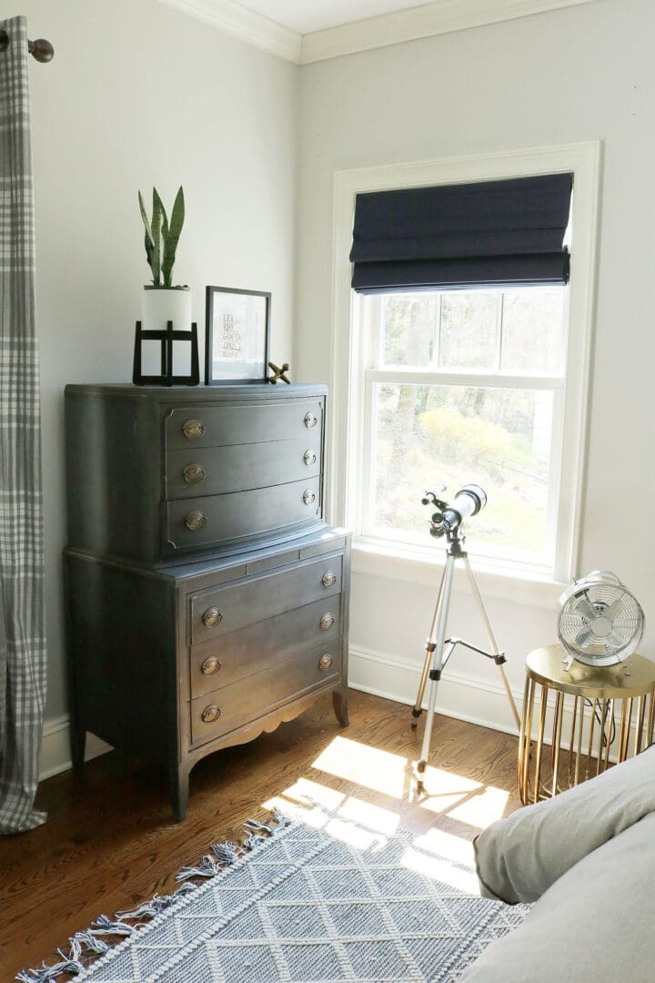 Sharing the reveal of our modern teen boy bedroom that is the perfect transition to a guest bedroom with its subtle colors and simple lines.  Modern line and gallery picture wall of navy and gray || Darling Darleen Top New England Lifestyle Blogger #boybedroom #modernbedroom