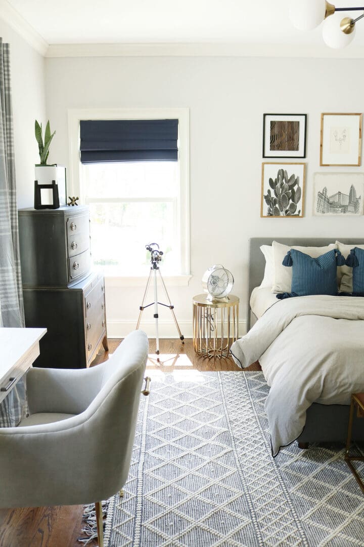 Sharing the reveal of our modern teen boy bedroom that is the perfect transition to a guest bedroom with its subtle colors and simple lines. Modern line and gallery picture wall of navy and gray || Darling Darleen Top New England Lifestyle Blogger #boybedroom #modernbedroom
