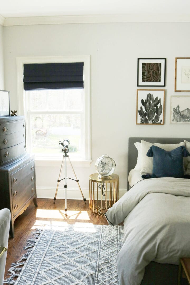 Sharing the reveal of our modern teen boy bedroom that is the perfect transition to a guest bedroom with its subtle colors and simple lines. Modern line and gallery picture wall of navy and gray || Darling Darleen Top New England Lifestyle Blogger #boybedroom #modernbedroom
