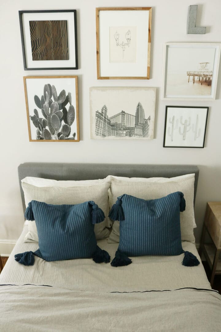 Sharing the reveal of our modern teen boy bedroom that is the perfect transition to a guest bedroom with its subtle colors and simple lines. Modern line and gallery picture wall of navy and gray || Darling Darleen Top New England Lifestyle Blogger #boybedroom #modernbedroom