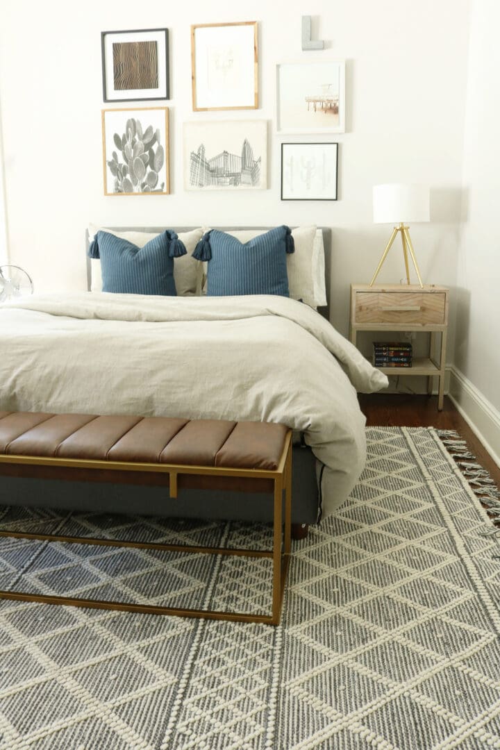 Sharing the reveal of our modern teen boy bedroom that is the perfect transition to a guest bedroom with its subtle colors and simple lines.  Modern line and gallery picture wall of navy and gray || Darling Darleen Top New England Lifestyle Blogger #boybedroom #modernbedroom