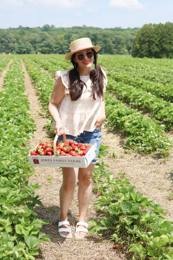 What to wear when picking strawberries? Make sure to wear a hat, flowy clothes to stay cool and easily bend down and open toe sandals that are okay to get dirty and wet || Darleen Meier Top Lifestyle CT Blogger #strawberryfieldsforever #darlingdarleen