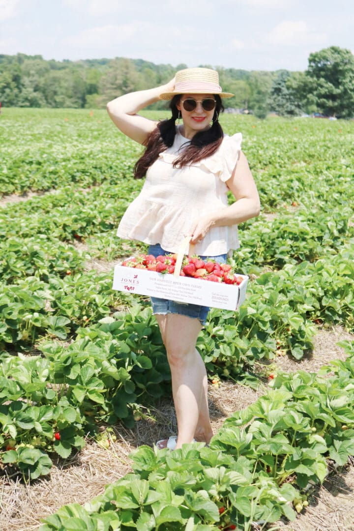 What to wear when picking strawberries? Make sure to wear a hat, flowy clothes to stay cool and easily bend down and open toe sandals that are okay to get dirty and wet || Darleen Meier Top Lifestyle CT Blogger #strawberryfieldsforever #darlingdarleen