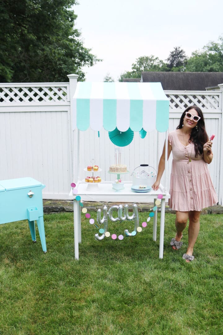 Make this DIY Scallop Table Top for your next lemonade stand or ice cream stand or birthday party!  Giving all the details and the instructions!  || Darling Darleen Top Lifestyle Blogger #darlingdarleen #DIYparty #lemonadestand #icecreamstand #Scallopcanopy