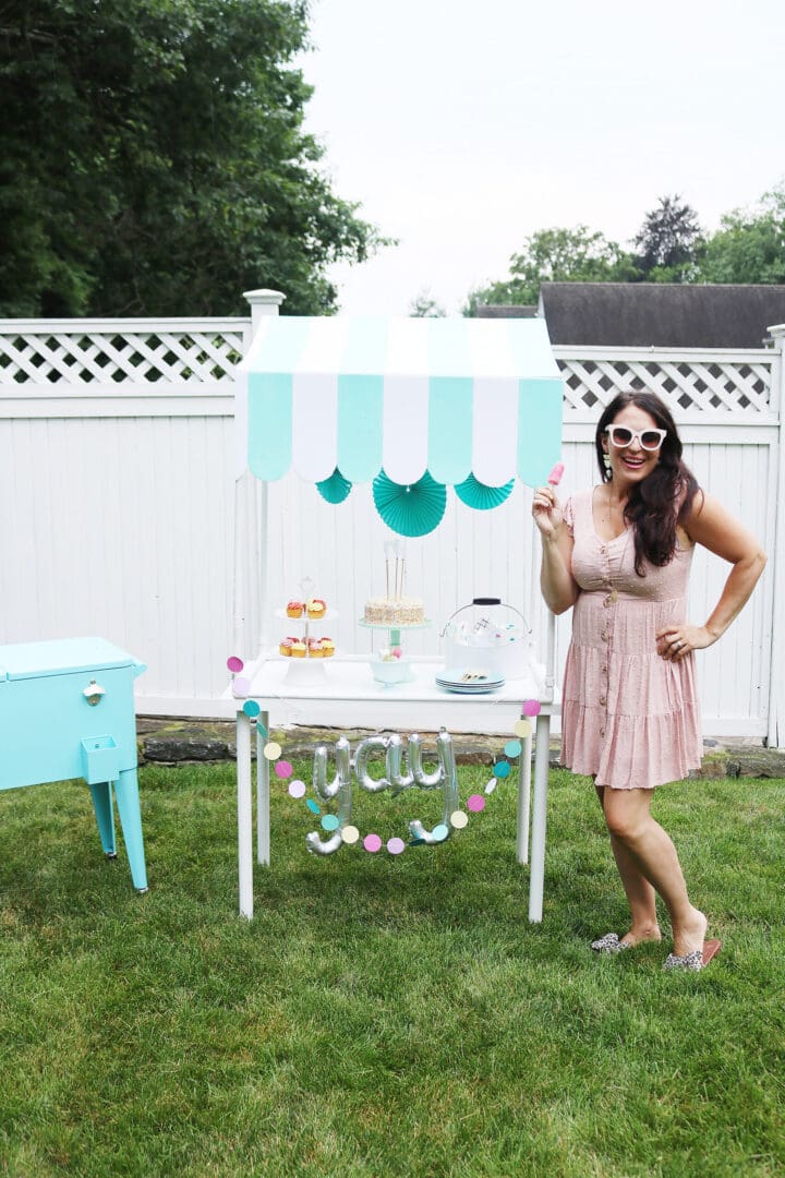 Make this DIY Scallop Table Top for your next lemonade stand or ice cream stand or birthday party!  Giving all the details and the instructions!  || Darling Darleen Top Lifestyle Blogger #darlingdarleen #DIYparty #lemonadestand #icecreamstand #Scallopcanopy