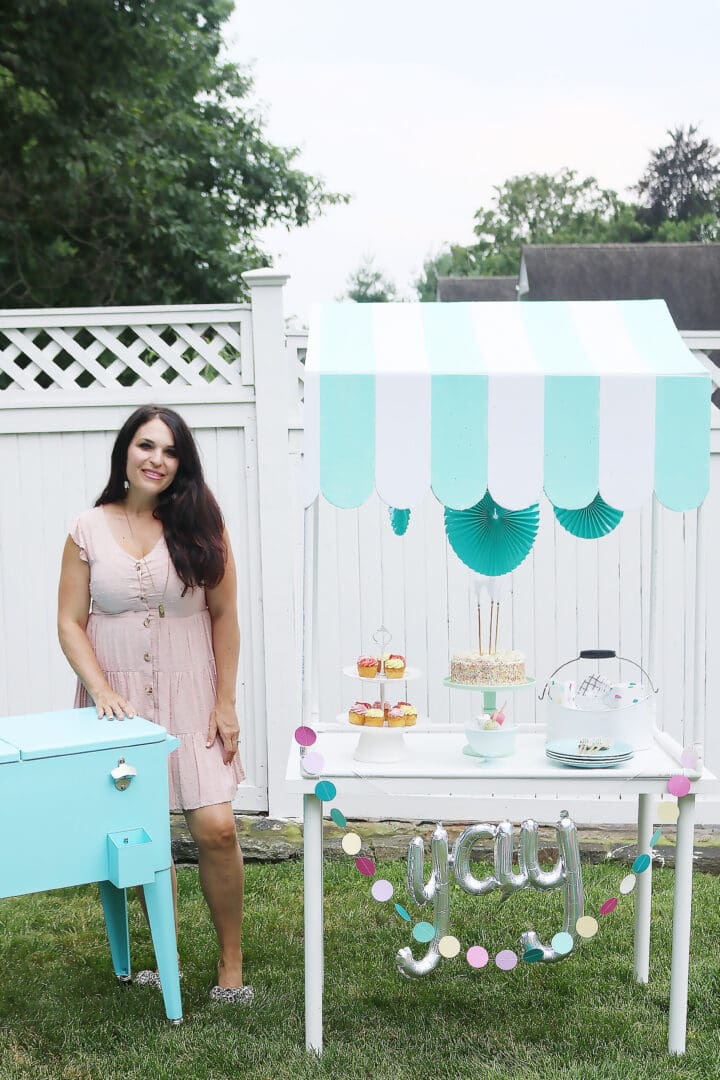 Make this DIY Scallop Table Top for your next lemonade stand or ice cream stand or birthday party!  Giving all the details and the instructions!  || Darling Darleen Top Lifestyle Blogger #darlingdarleen #DIYparty #lemonadestand #icecreamstand #Scallopcanopy