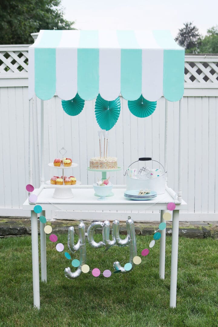 Make this DIY Scallop Table Top for your next lemonade stand or ice cream stand or birthday party!  Giving all the details and the instructions!  || Darling Darleen Top Lifestyle Blogger #darlingdarleen #DIYparty #lemonadestand #icecreamstand #Scallopcanopy