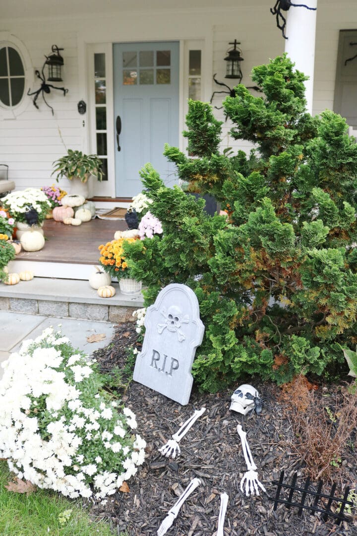 Our not-so-spooky front porch Halloween decorations with spiders and skeletons! || Darling Darleen Top CT Lifestyle Blogger #halloweendecorations