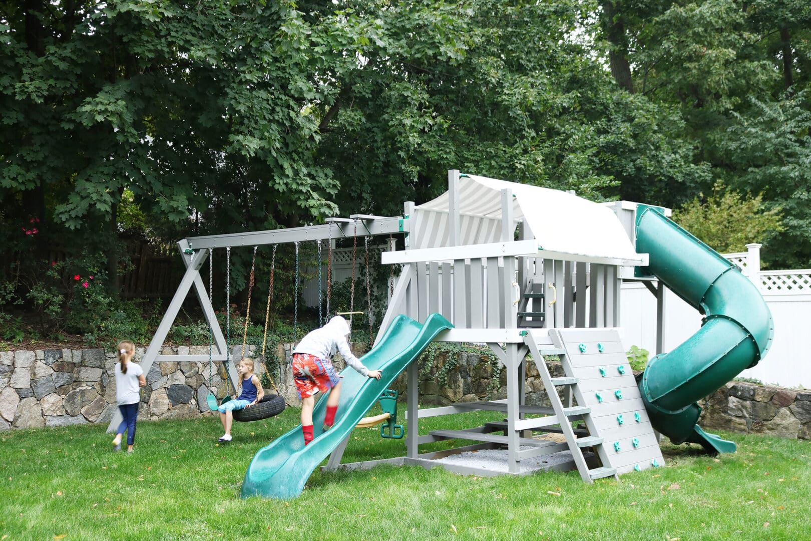 Taking our playground from drab to fab!  Check the before and afters of our backyard playset makeover while on a tight budget || Darling Darleen Top Lifestyle CT Blogger #darlingdblog