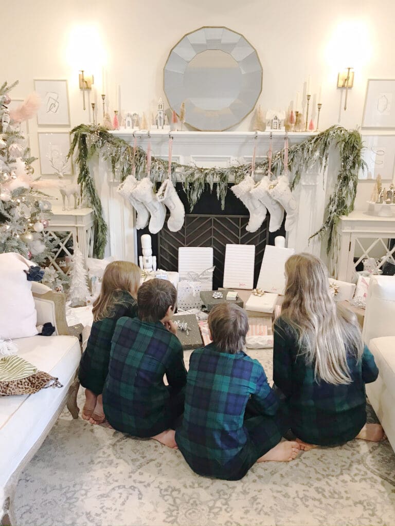 Rounding up the best gifts for your teenage girl this holiday season, gift guide for teenage girls, Christmas list for tween girls, presents for teenager girls, the best holiday gift guides for teenage girls || Darling Darleen Top Lifestyle Blogger #giftguide #holidaygiftguide