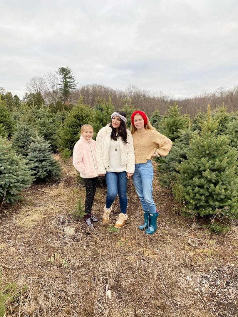 Our annual family tradition brings us to the Christmas Tree farm to find the perfect Christmas tree to cut down and bring home to decorate! Cutting down Christmas Tree.  Christmas tree cutting outfits || Darling Darleen Top Lifestyle Blogger 