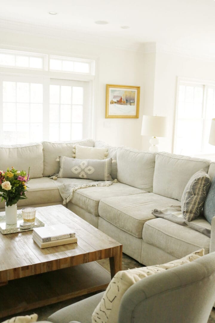 Thinking about getting a Lovesac? Make sure to check out my Lovesac Sectional Review with the pros and cons of purchasing a LoveSac sectional. || Darling Darleen Top CT Lifestyle Blogger #darlingdarleen #lovesac