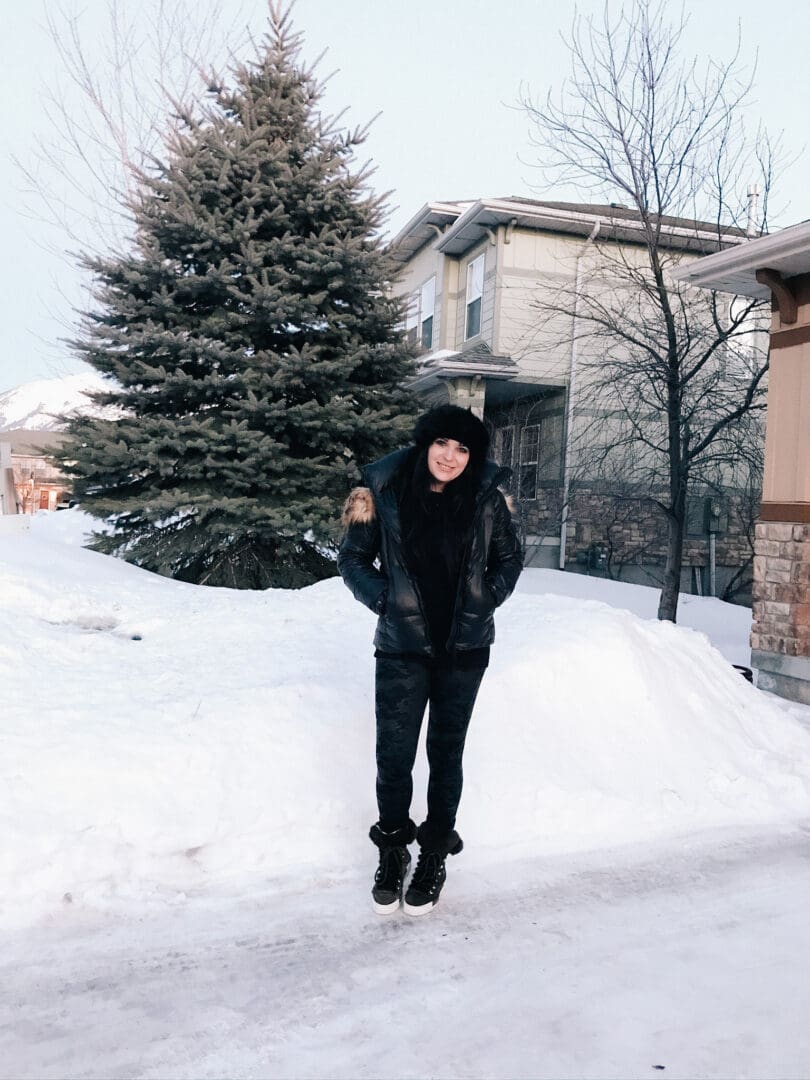 Our Utah Winter Travel Guide is out! Sharing what to Pack and where to Go for a Utah Winter Adventure. Our top 5 winter adventures! || Darling Darleen Top CT Lifestyle Blogger