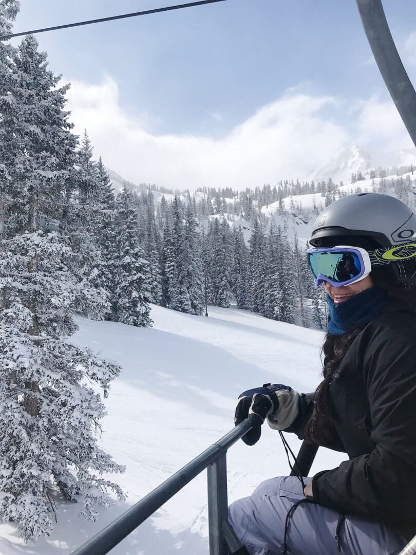 Our Utah Winter Travel Guide is out! Sharing what to Pack and where to Go for a Utah Winter Adventure. Our top 5 winter adventures! Skiing adventures|| Darling Darleen Top CT Lifestyle Blogger  