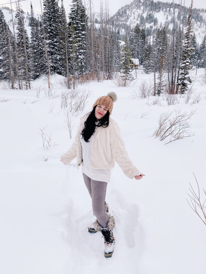Our Utah Winter Travel Guide is out! Sharing what to Pack and where to Go for a Utah Winter Adventure. Our top 5 winter adventures! || Darling Darleen Top CT Lifestyle Blogger  