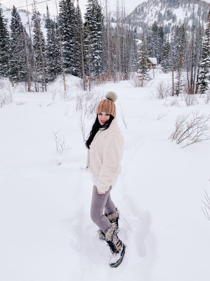 Our Utah Winter Travel Guide is out! Sharing what to Pack and where to Go for a Utah Winter Adventure. Our top 5 winter adventures!  || Darling Darleen Top CT Lifestyle Blogger  