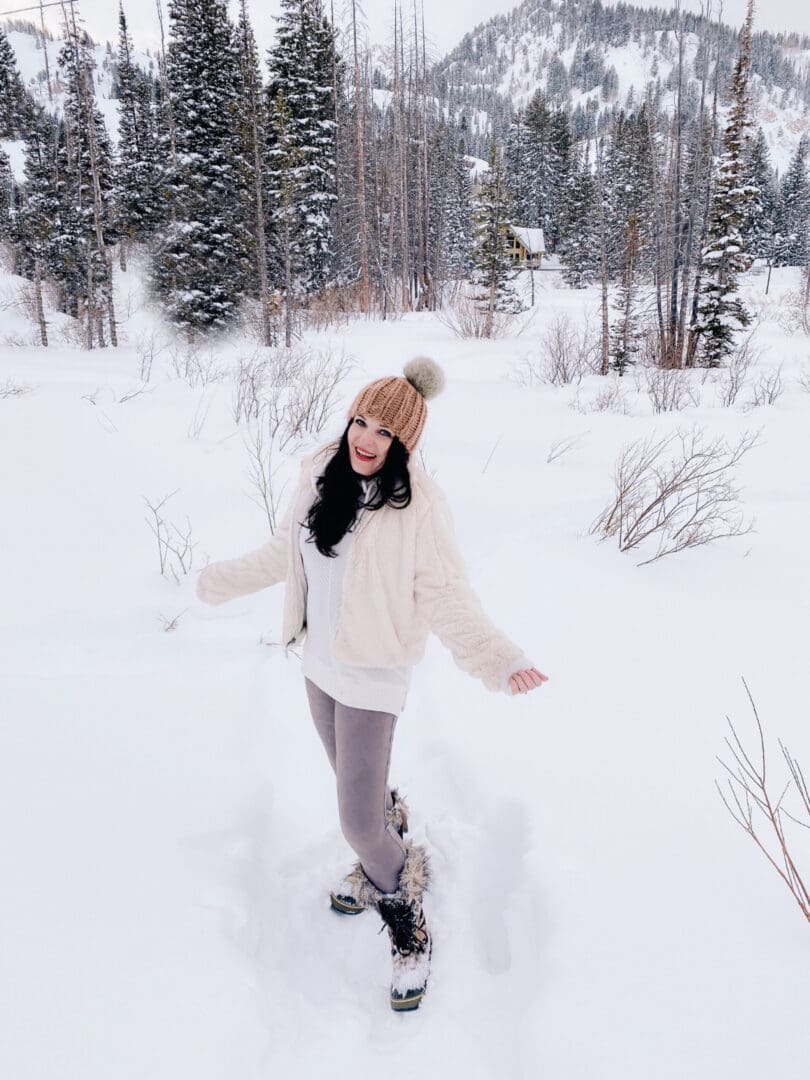 Our Utah Winter Travel Guide is out! Sharing what to Pack and where to Go for a Utah Winter Adventure. Our top 5 winter adventures! || Darling Darleen Top CT Lifestyle Blogger  