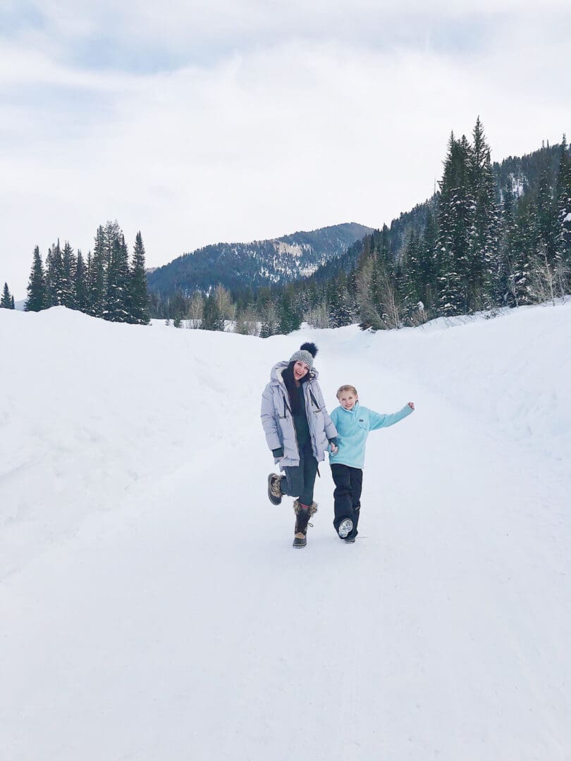 Our Utah Winter Travel Guide is out! Sharing what to Pack and where to Go for a Utah Winter Adventure. Our top 5 winter adventures! || Darling Darleen Top CT Lifestyle Blogger