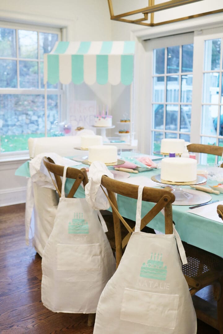 At-Home Cake Decorating Party--easy tips, techniques, supplies and lots of sweets! You don't have to be a cake decorator to make a pretty cake! || Darling Darleen Top Lifestyle Blogger #darlingdparties #darlingdarleen #cakedecorating