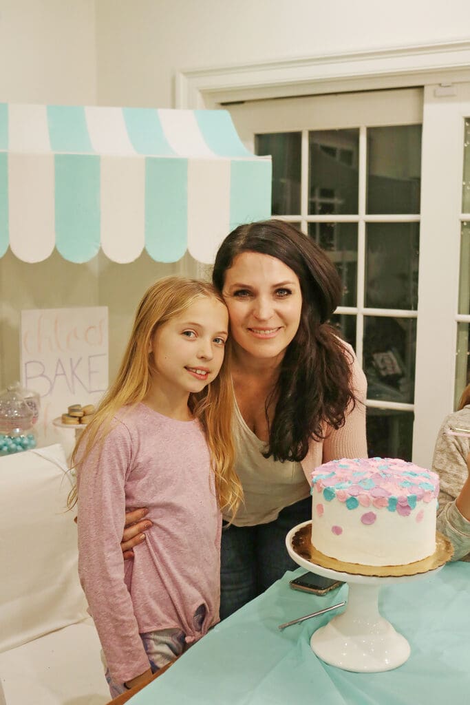 At-Home Cake Decorating Party/ Bake Shop Sign--easy tips, techniques, supplies and lots of sweets! You don't have to be a cake decorator to make a pretty cake! || Darling Darleen Top Lifestyle Blogger #darlingdparties #darlingdarleen #cakedecorating