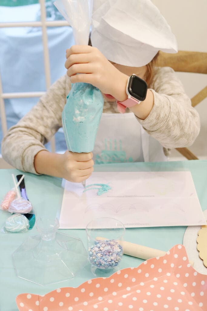 At-Home Cake Decorating Party--easy tips, techniques, supplies and lots of sweets! You don't have to be a cake decorator to make a pretty cake! || Darling Darleen Top Lifestyle Blogger #darlingdparties #darlingdarleen #cakedecorating