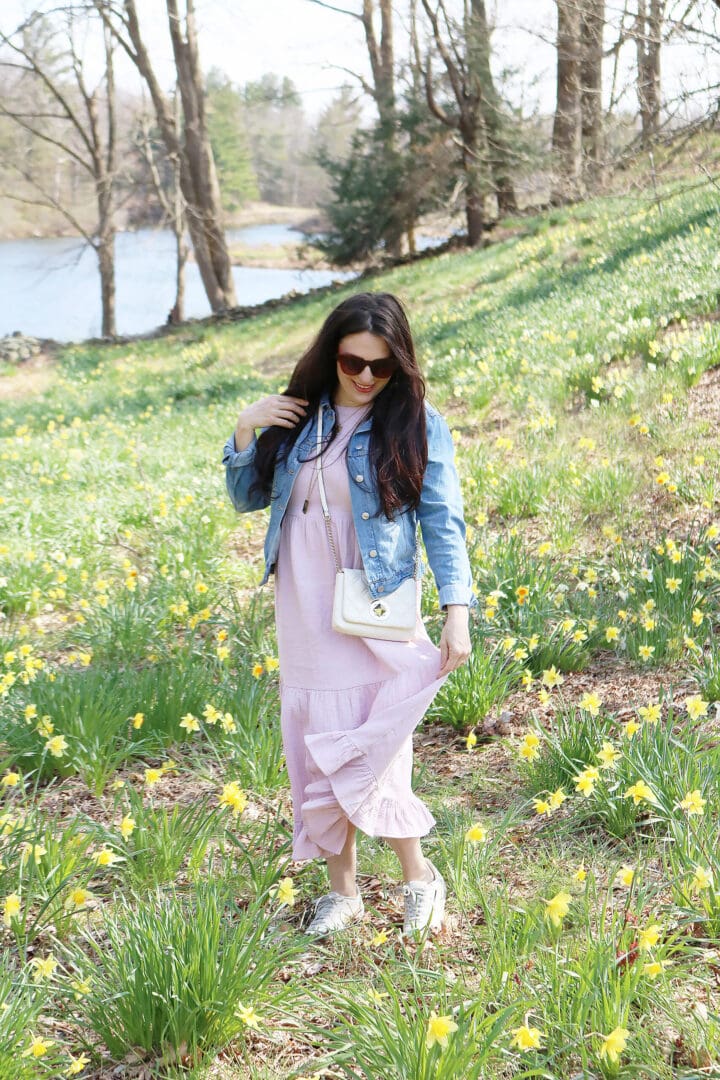 Best locations and instagrammable spots to visit Connecticut flower fields for both spring and summer season. || Darling Darleen Top CT Lifestyle Blogger #darlingdarleen #ctflowerfields