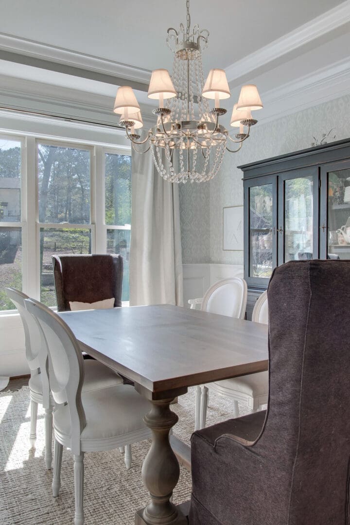 3 Tips to Prepare your House to Sell quickly. Follow this quick, but in-depth Guide getting your house ready to sparkle and leave a lasting impression on potential home buyers. || Darling Darleen Top Lifestyle CT Blogger and real estate agent #realestate #homebuying #homeselling #sellingahome