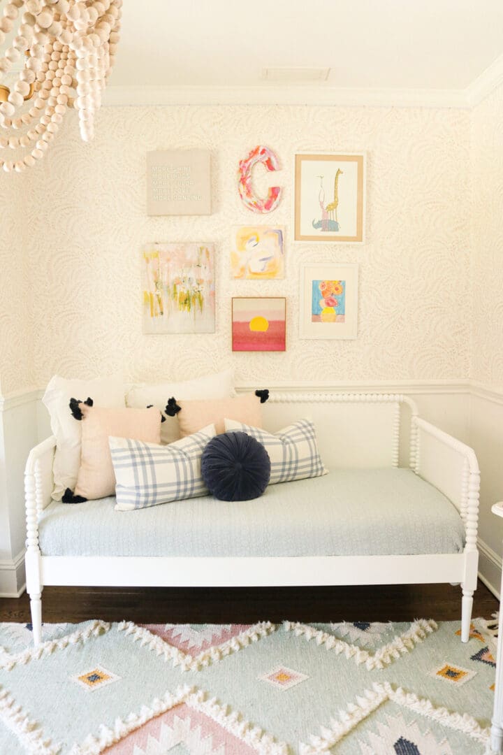 How to Style a Daybed with Pillows