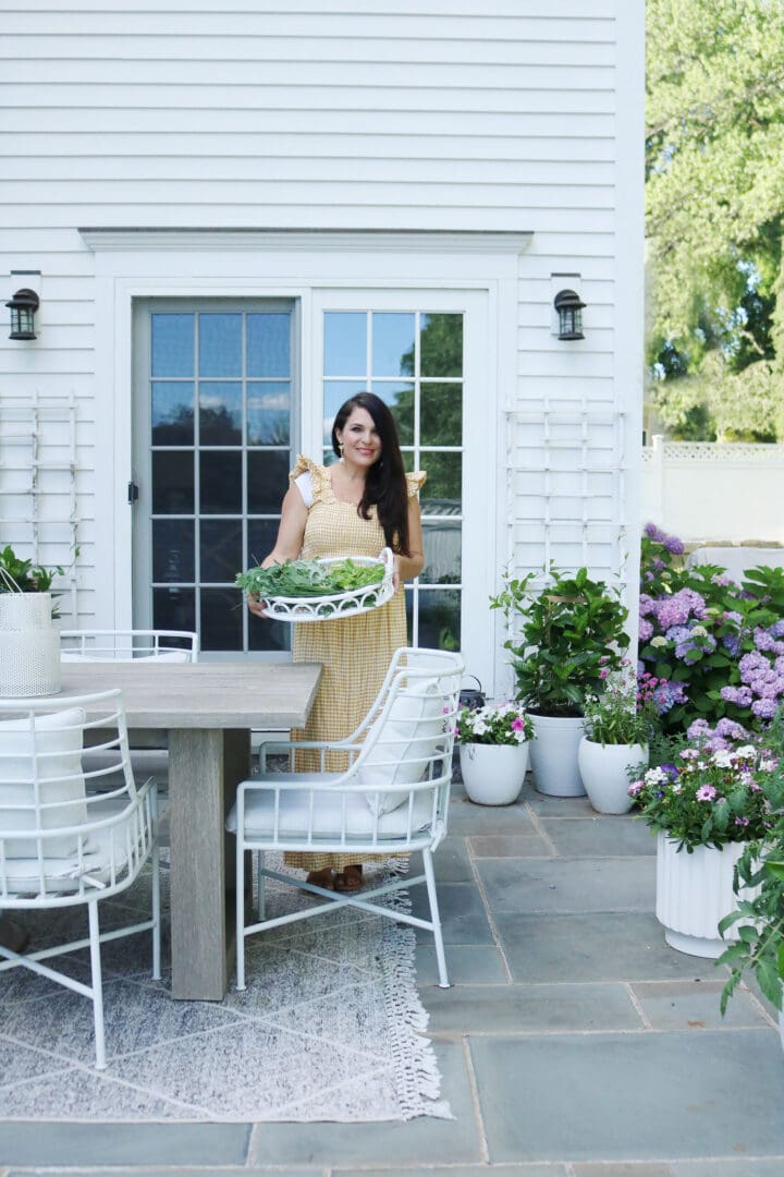 Making the best of your outdoor space with these last minute tips for outdoor living || Darling Darleen Top CT Lifestyle Blogger #outdoorliving #outdoorfurniture