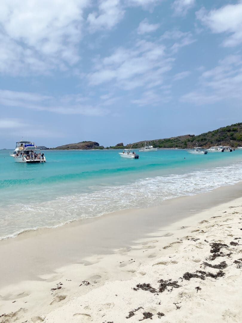 An Itinerary Traveling to Puerto Rico with Kids of where to stay and what to do for a full week!  This is a perfect guide for traveling with older kids ||  Darling Darleen Top Lifestyle CT Blogger #puertorico #oldsanjuan #elyunquerainforest #culebra
