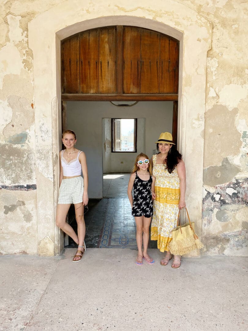 An Itinerary Traveling to Puerto Rico with Kids of where to stay and what to do for a full week!  This is a perfect guide for traveling with older kids ||  Darling Darleen Top Lifestyle CT Blogger #puertorico #oldsanjuan #elyunquerainforest