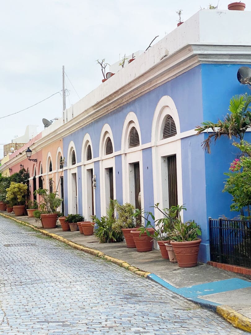 An Itinerary Traveling to Puerto Rico with Kids of where to stay and what to do for a full week!  This is a perfect guide for traveling with older kids ||  Darling Darleen Top Lifestyle CT Blogger #puertorico #oldsanjuan #elyunquerainforest