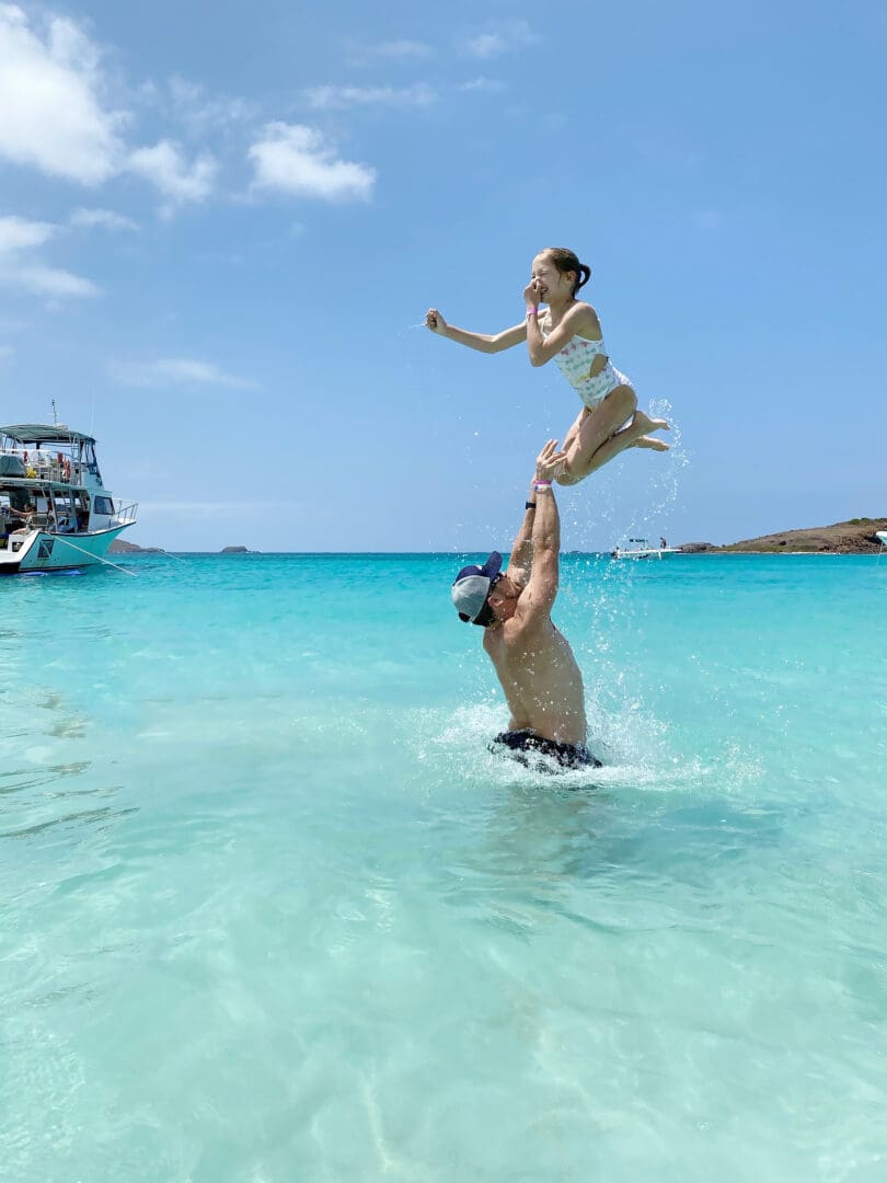 An Itinerary Traveling to Puerto Rico with Kids of where to stay and what to do for a full week! This is a perfect guide for traveling with older kids || Darling Darleen Top Lifestyle CT Blogger #puertorico #oldsanjuan #elyunquerainforest #culebra