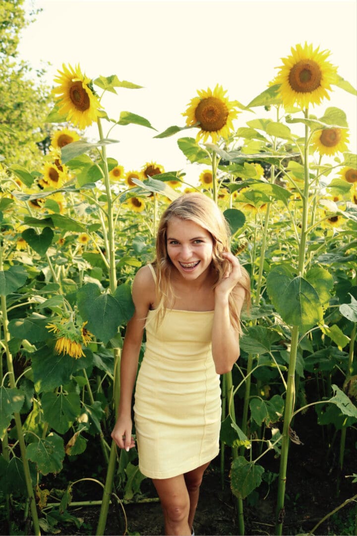 Connecticut Sunflower Fields and Fall favorite farms, sunflower field outfits, sunflower field photoshoot || Darling Darleen Top CT Lifestyle Blogger