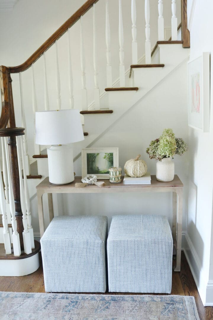 From Summer to Fall to Winter, Creating a Seasonal Console Table that Can be Changed for every season and holiday!  Darling Darleen || Top CT Lifestyle Blogger #darlingdarleen #seasonalconsoletable #consoletable