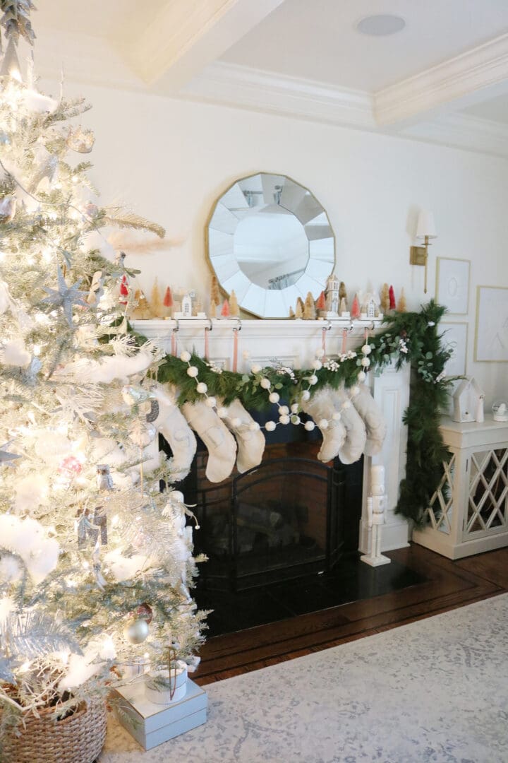 Do you decorate with Christmas fresh or faux greenery?Sharing tips on the pros/cons for decorating with one or the other with favorite resources. || Darling Darleen Top CT Lifestyle Blogger