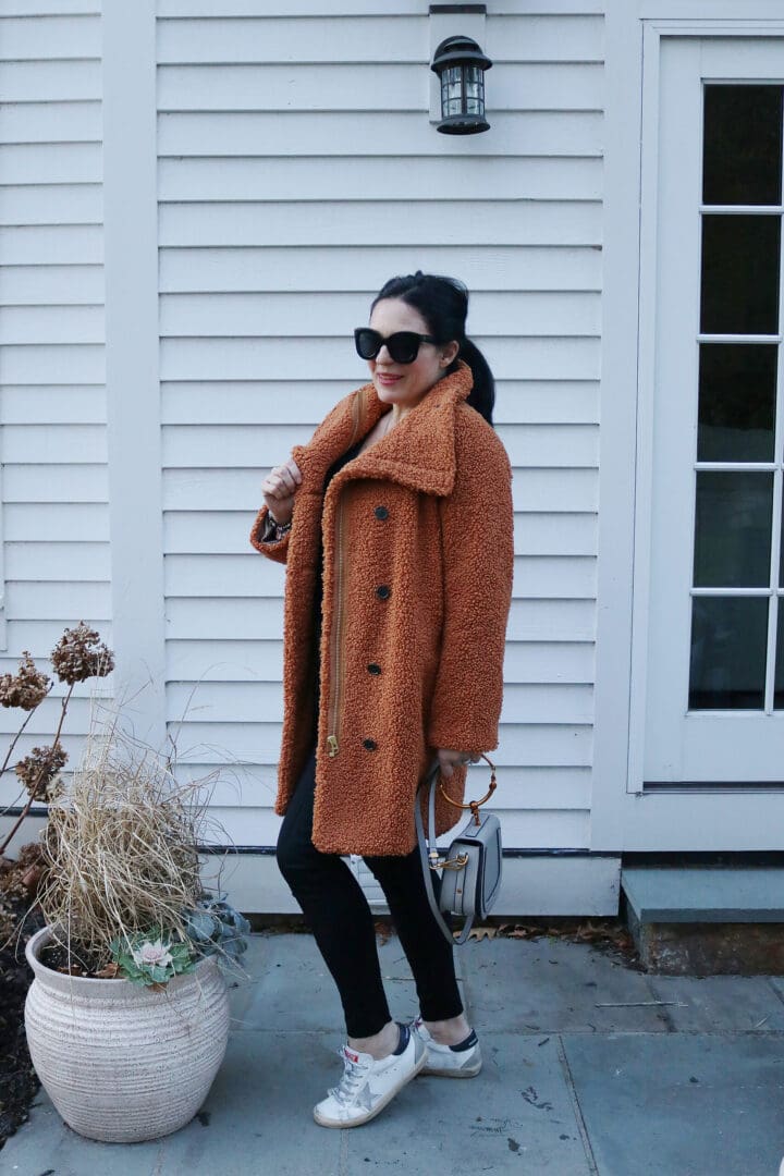 Must-Have THIS teddy coat. Got to Love a good teddy coat winter outfit that is cozy and will keep you warm during those cold winter days while looking cute and stylish. || Darling Darleen Top CT Lifestyle Blogger 