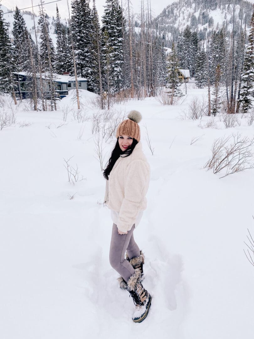 Make sure to Wear the Proper Winter Boots When you Go Out to Play in the Snow.  Sharing a few of my favorite winter snow boots. || Darling Darleen Top CT Lifestyle Blog #winterboots #darlingdarleen