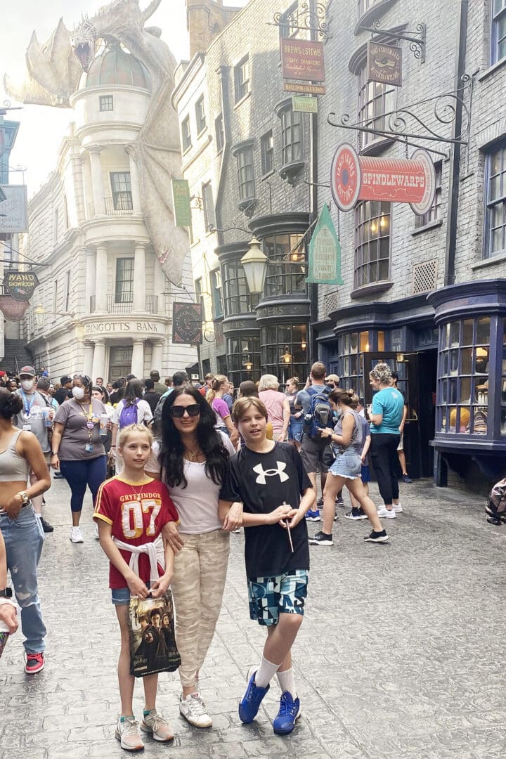 Disney and Universal with Big Kids making the best day with park hopper and fast passes or Lightening Passes || Darling Darleen Top Lifestyle CT Blogger #disneyworld #universalstudios 