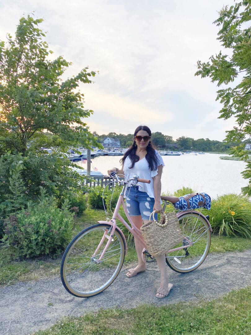 Summer time is the best time for a picnic. Summer Picnic must haves to take on your next picnic for a ultimate experience. Bike riding to the beach.|| Darling Darleen Top Lifestyle Blogger #darlingdarleen