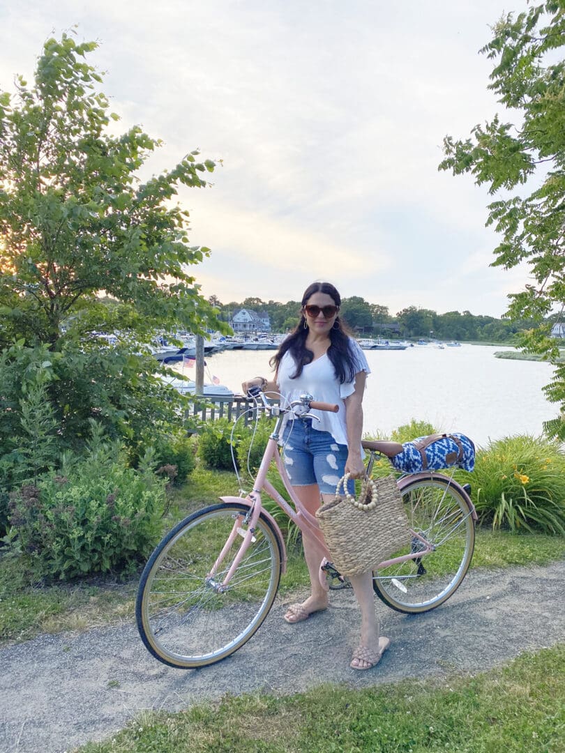 Summer time is the best time for a picnic.  Summer Picnic must haves to take on your next picnic for a ultimate experience. Bike riding to the beach.|| Darling Darleen Top Lifestyle Blogger #darlingdarleen