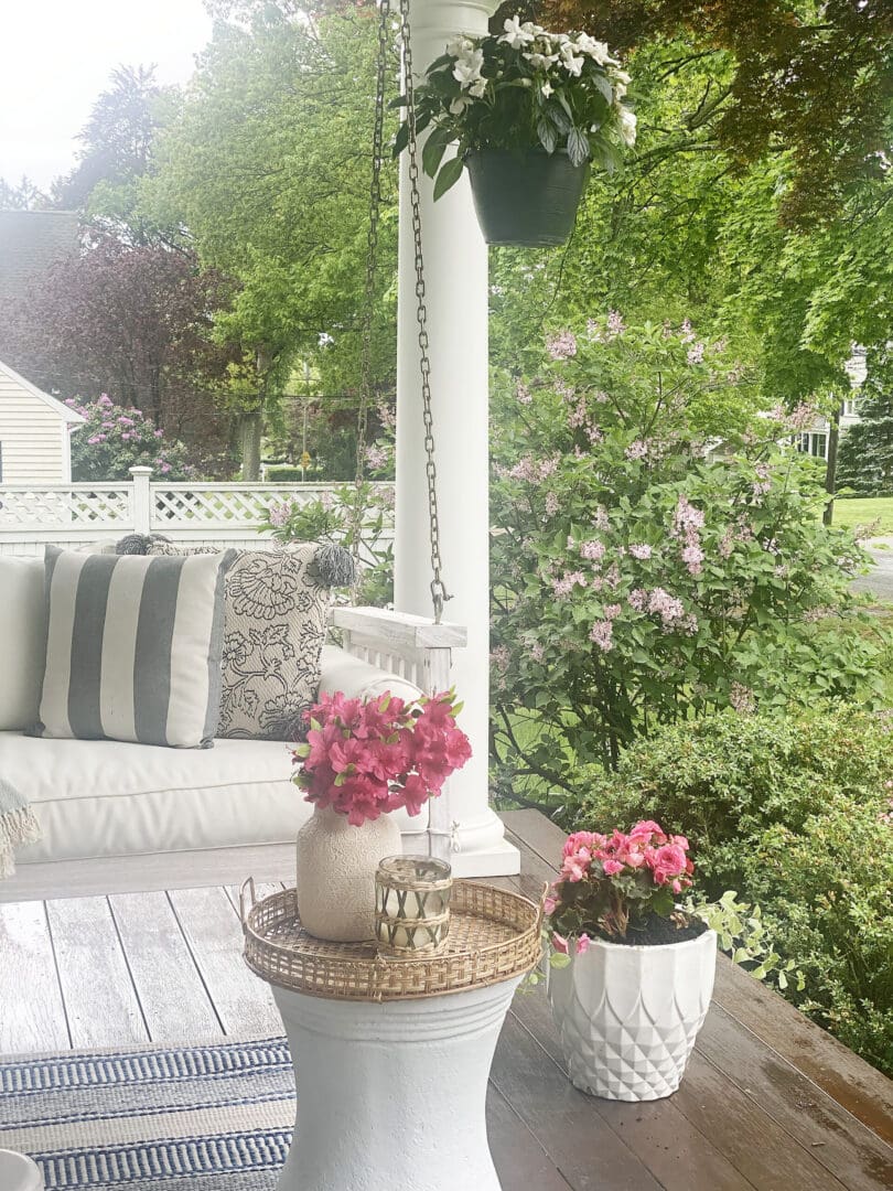 Simply add a few items to make the Outdoors feel more like the Indoors with this easy summer porch || Darling Darleen Top Lifestyle CT Blogger