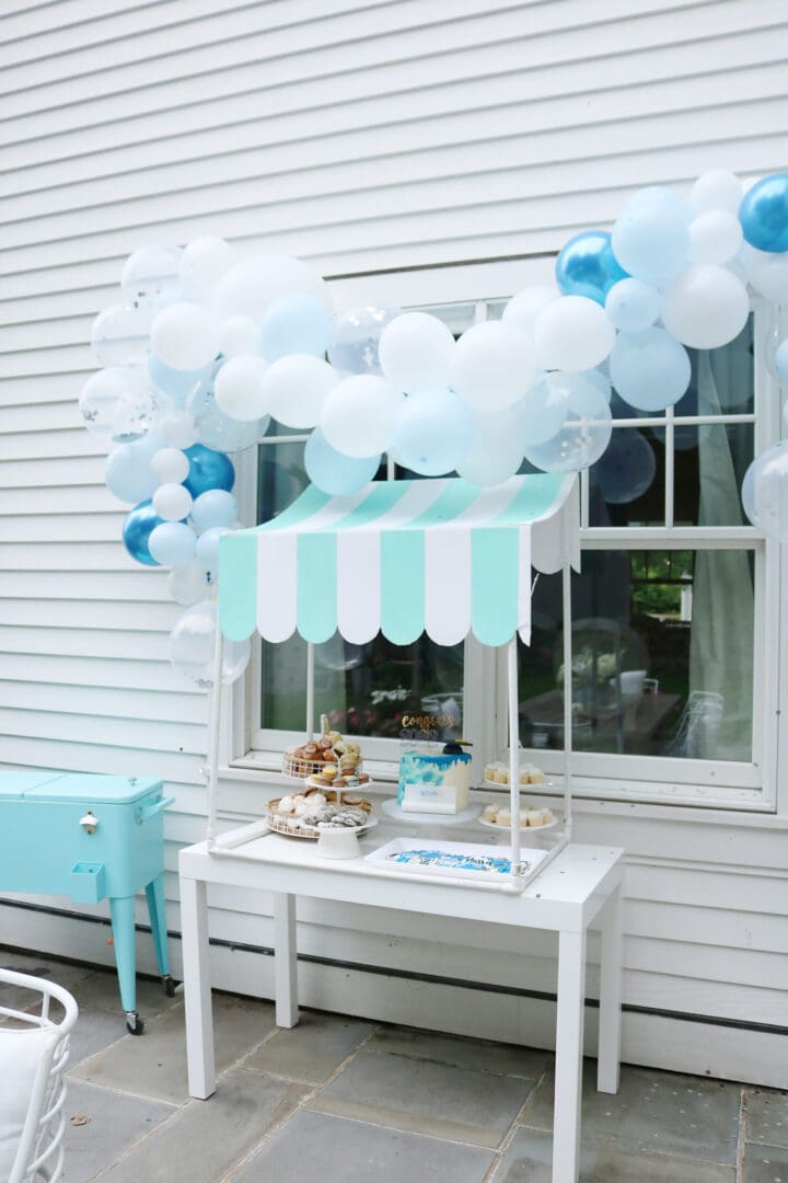 Sharing simple graduation party tips that is budget friendly and easy to throw together at the last minute for your favorite graduate! || Darling Darleen Top CT Lifestyle Blogger #graduationparty #darlingdarleen